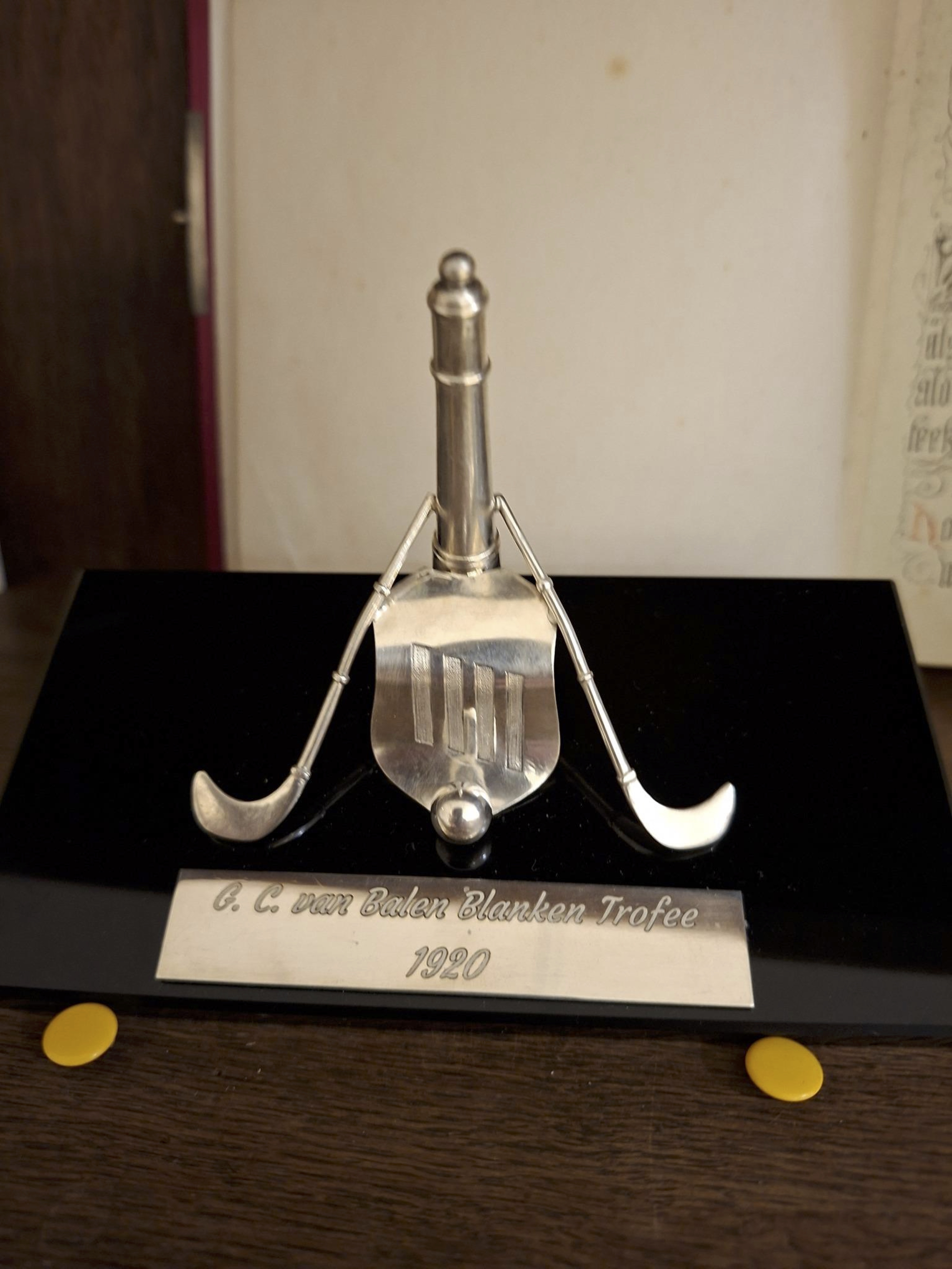 Presse papier G.C. van Balen Blanken ivm 40-jarig jubileum De Vier Eenen - 1920