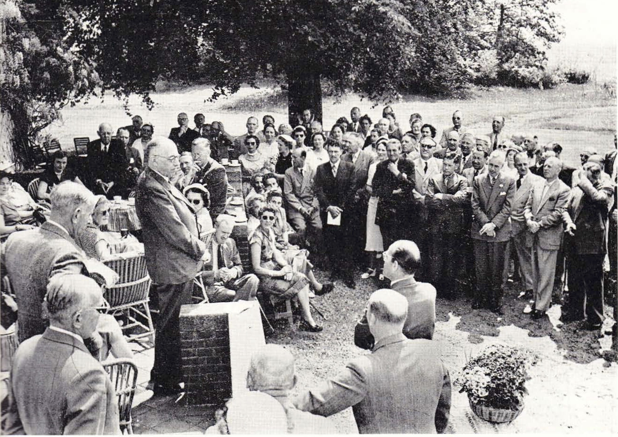 E.H. Ebels opent nieuwe baan en clubhuis Noord-Nederlandse G&CC - 1954