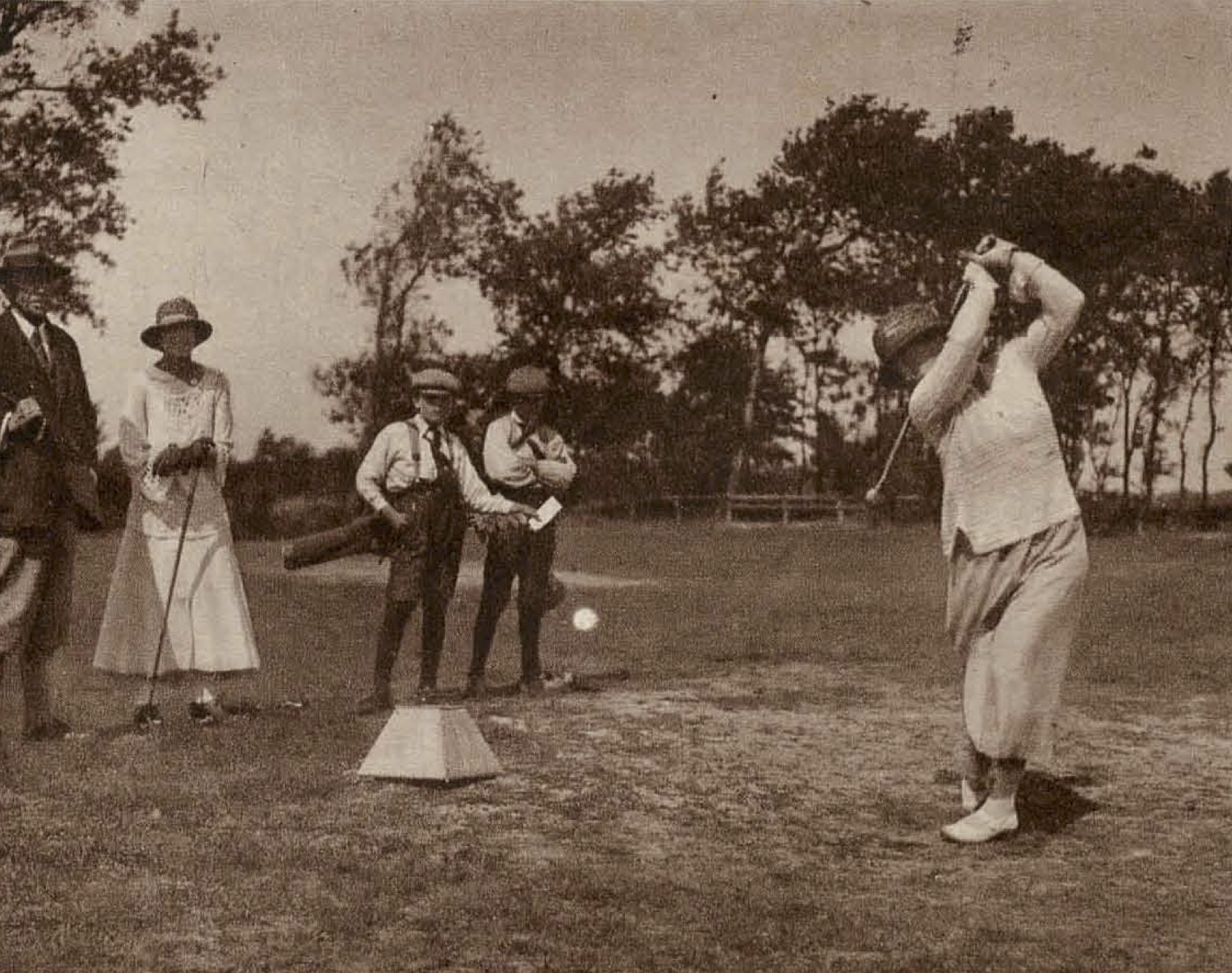 Drive van mevr. de Bergh vanaf de 9de tee - 1922