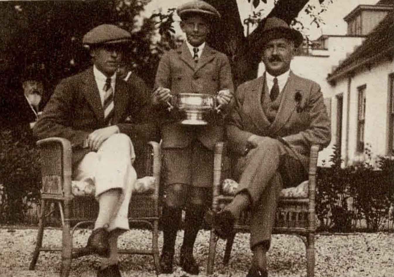 F. des Tombe; Adrian Baillie - 1922