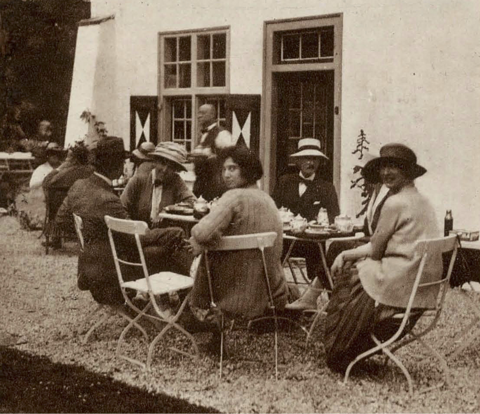 Thee-uurtje op de Haagsche 1 - 1922