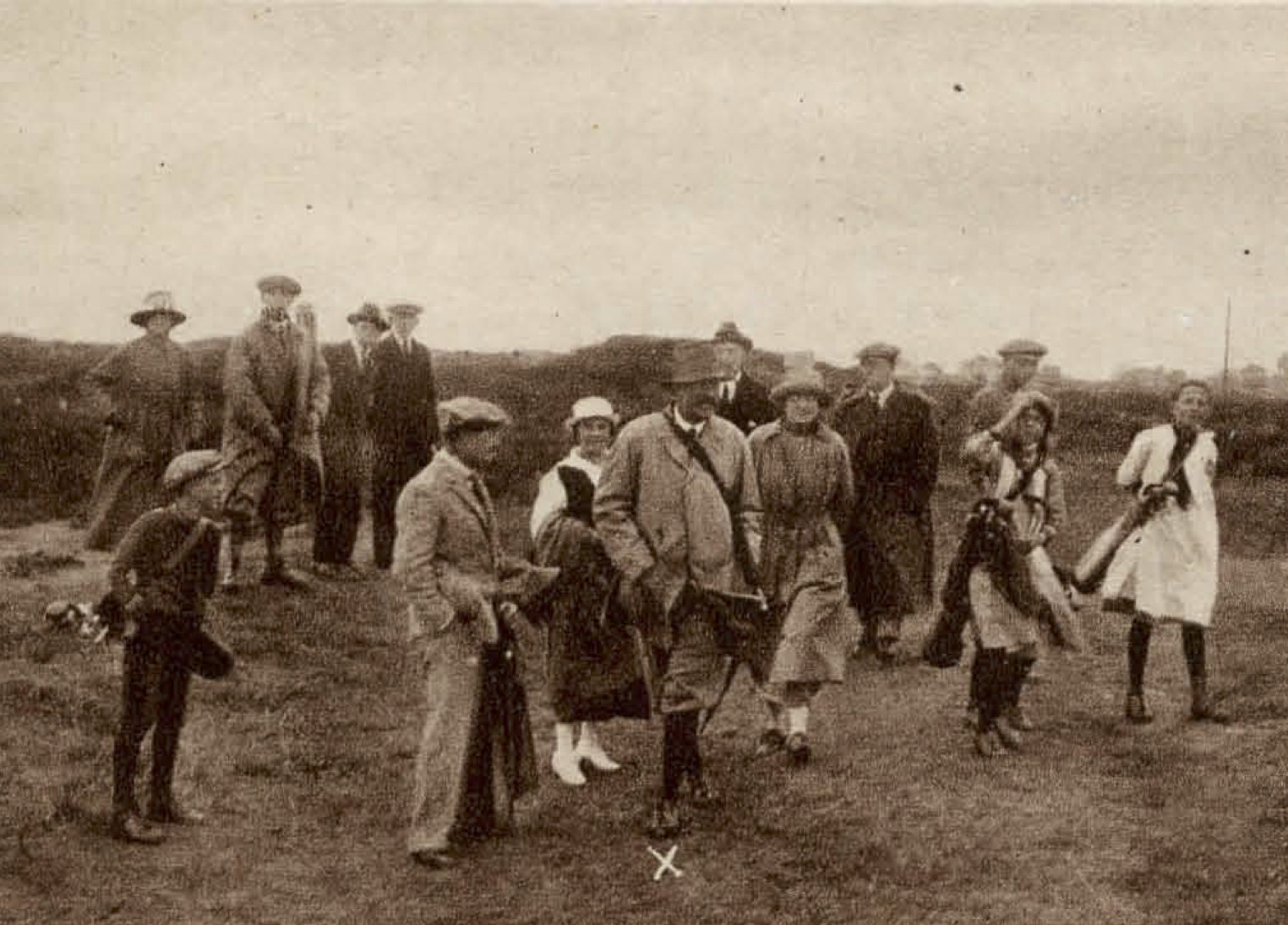 E. Cremers op groepsfoto - 1922