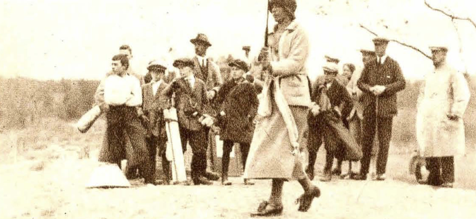 Mevr. Joannides drivende van 1ste tee - 1923