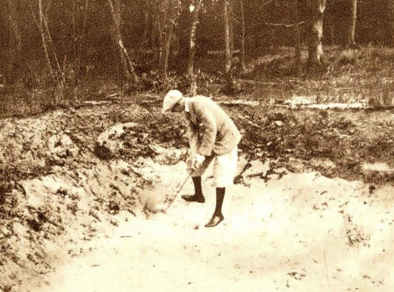 Dr. L. Hooper; bunker hole 3 - 1924