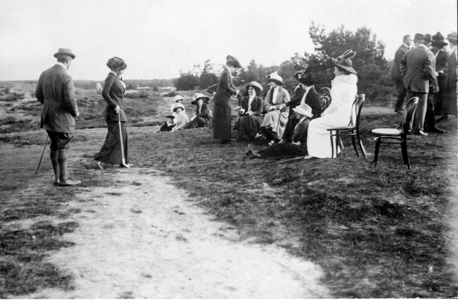 Zittende dames op de Doornsche