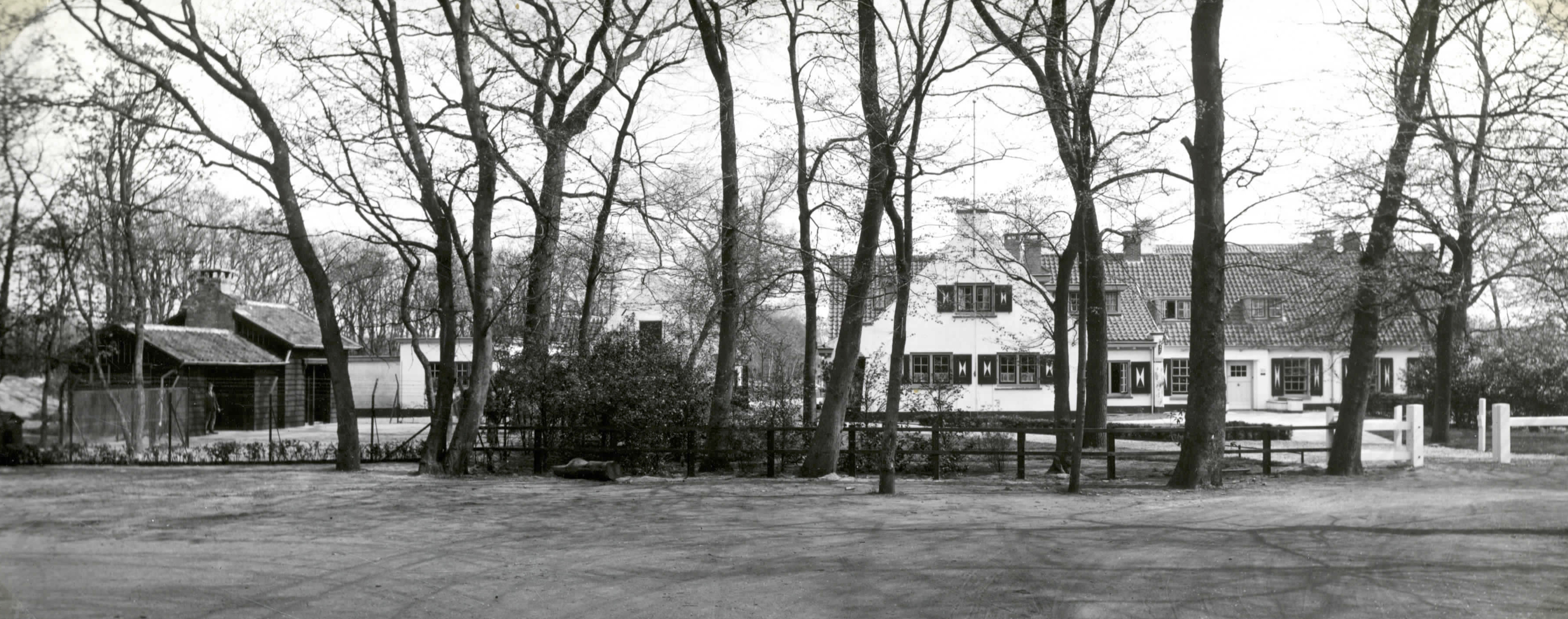 Clubhuis met links caddieverblijf