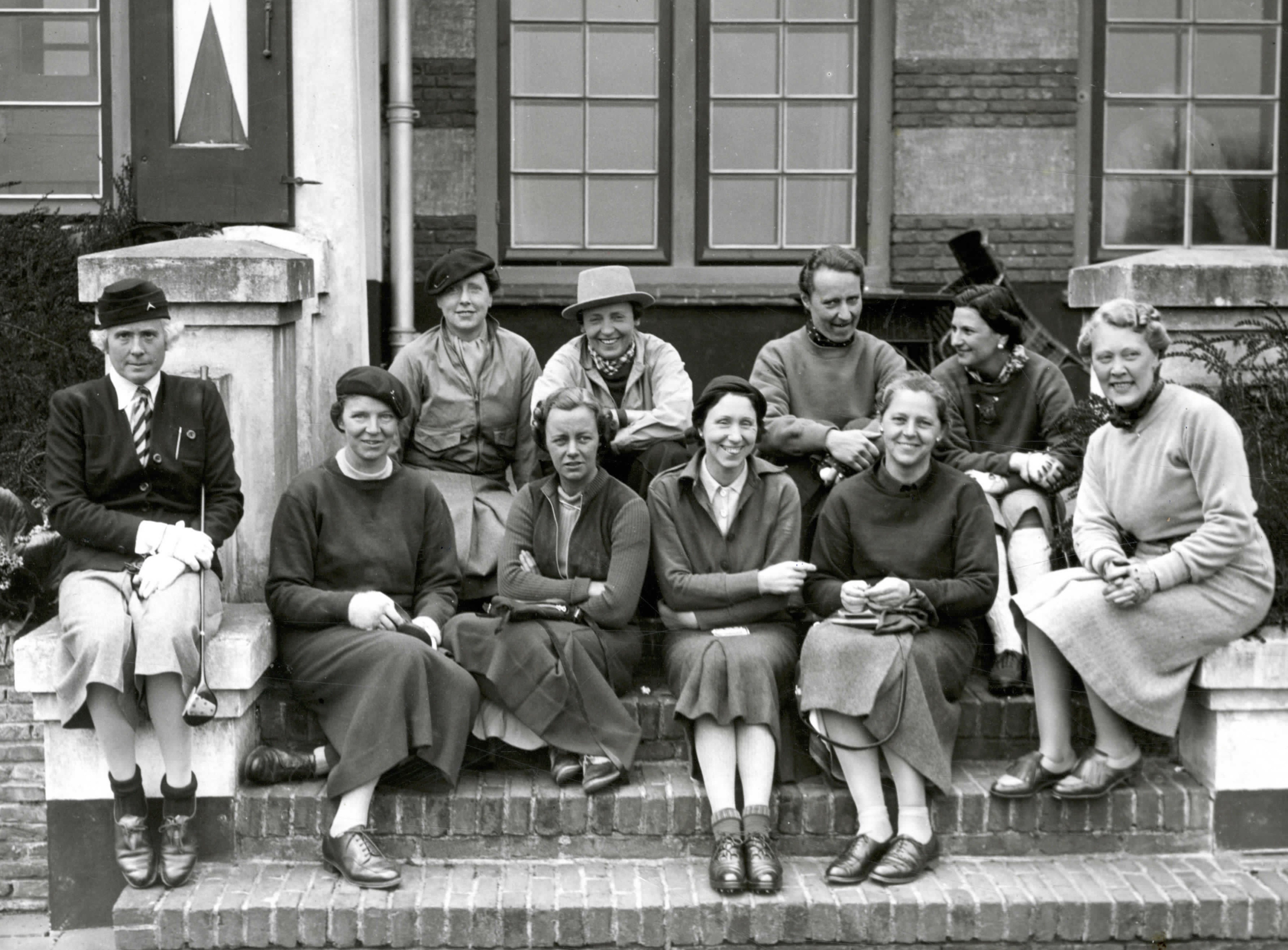 Dames op het trappetje