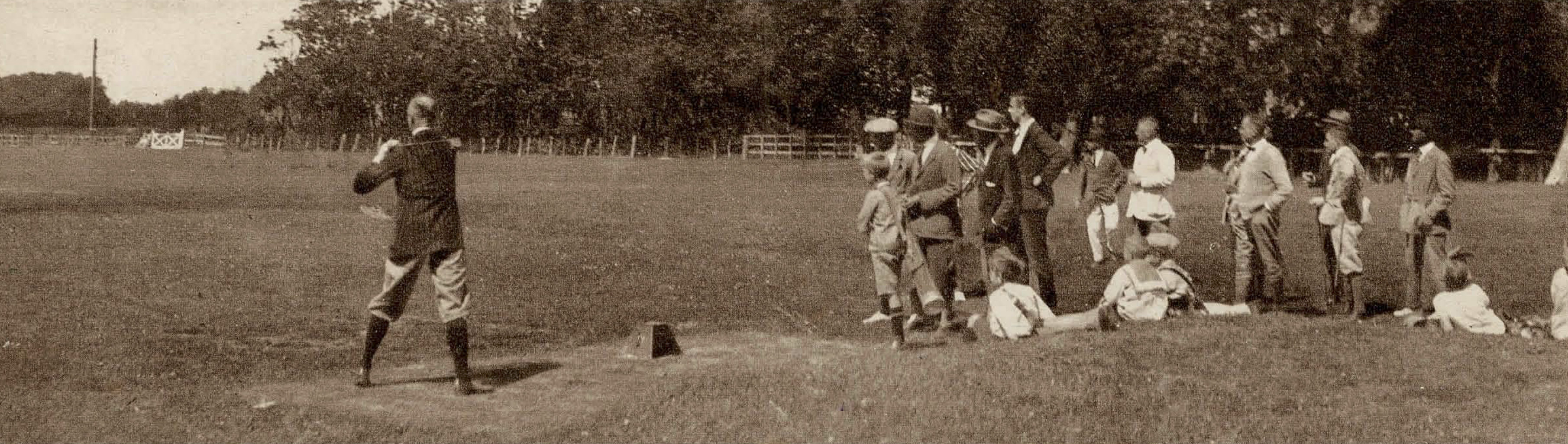 Quarles van Ufford na drive op 1ste tee - 1922