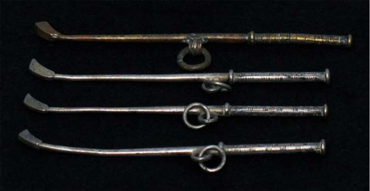 Zilveren miniatuur colfstokken met ophangoogje