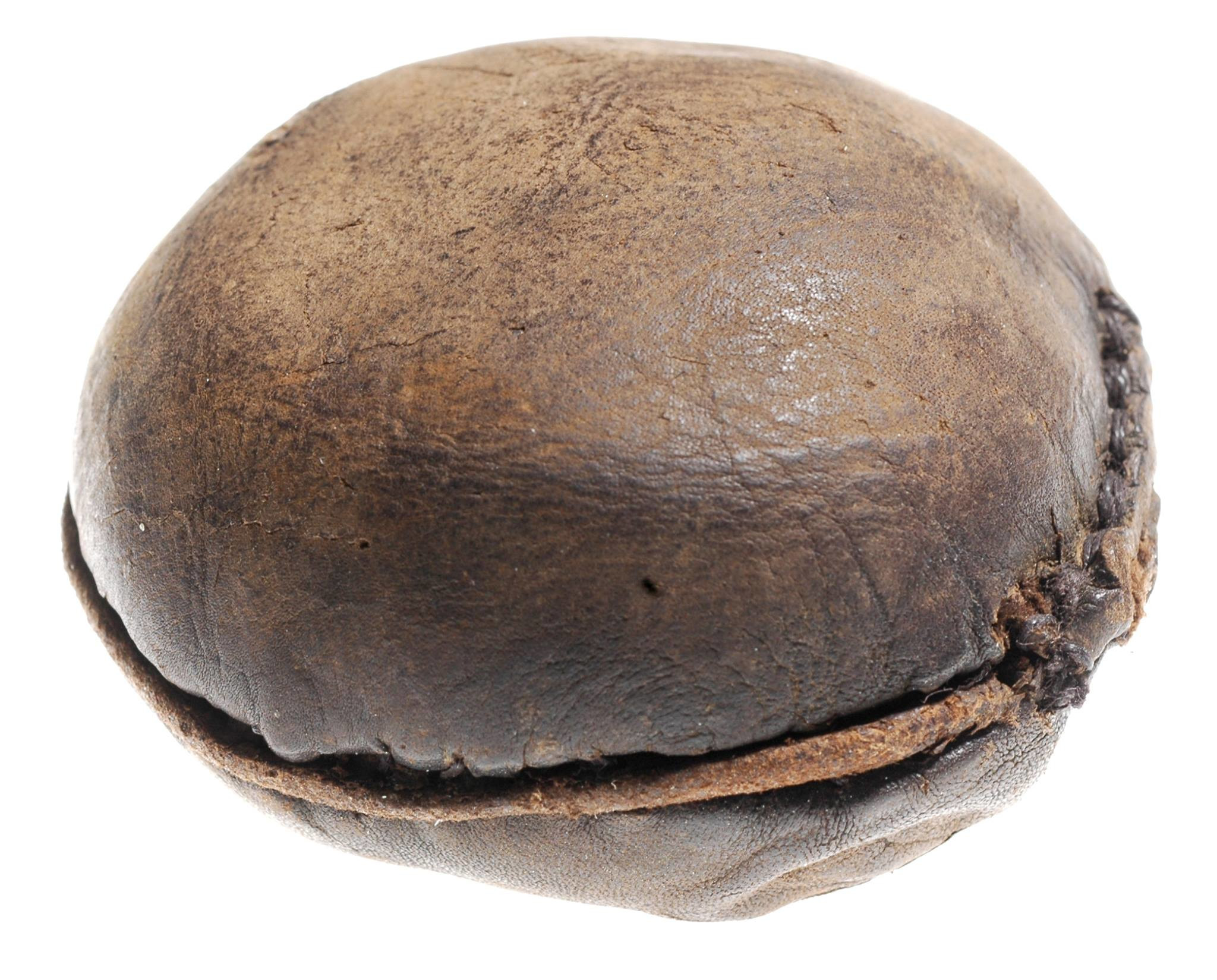 Leren colfbal (gerestaureerd). Waarschijnlijk na 1600