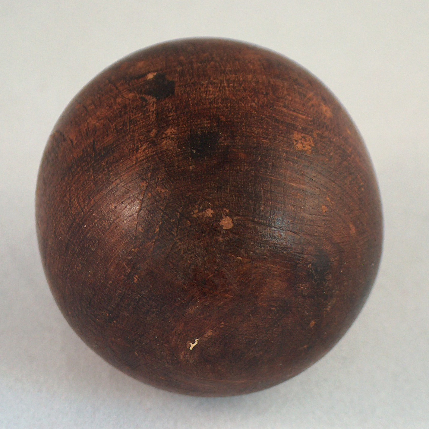 Houten colfbal. Ca. 1600
