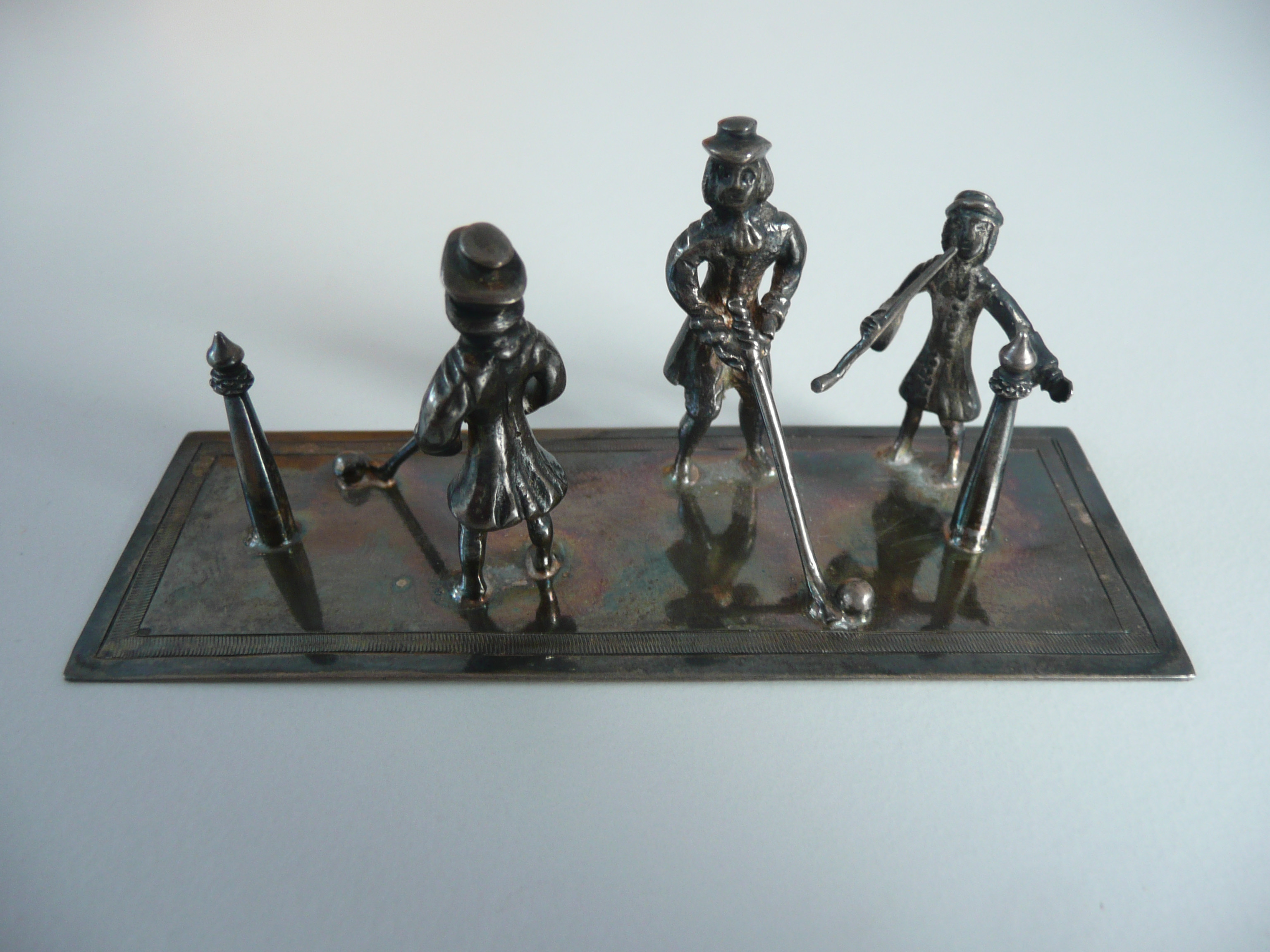 Arnoldus van Geffen, Zilveren miniatuur kolfbaan met drie spelers. 1737