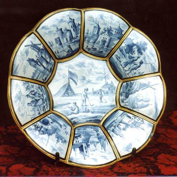 Makkumer schaal met colvers op het ijs