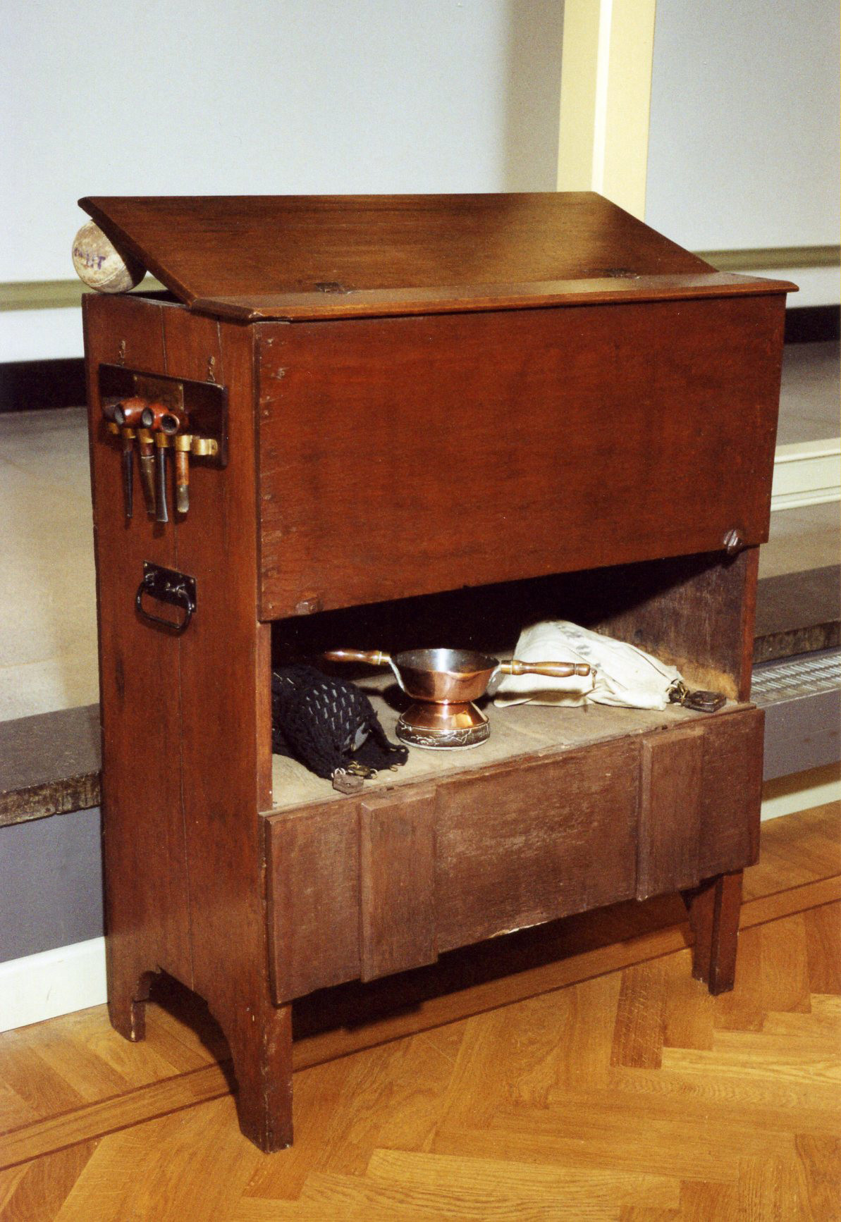 Eikenhouten ballenstoof. Ca. 1880