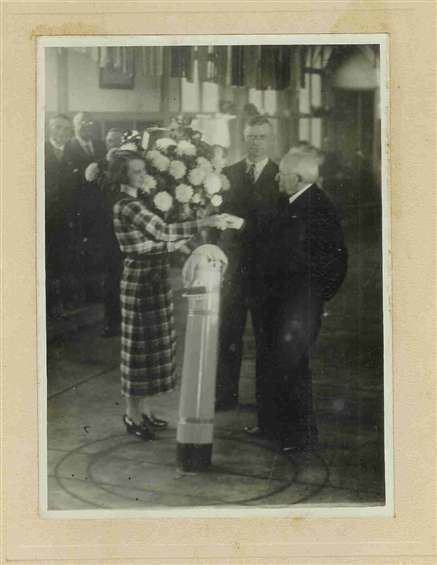 Dhr. en Mw. Kossen, Dr. G.C. van Balen Blanken, De Roode Leeuw, St. Maartensbrug. 1935