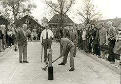 Kolven in de open lucht, De Schelvis, Zuid-Scharwoude. 1974