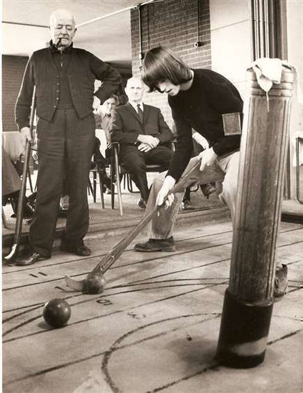 Tinus Keizer, Dirk Spijker, Onder Ons, Andijk. 1977