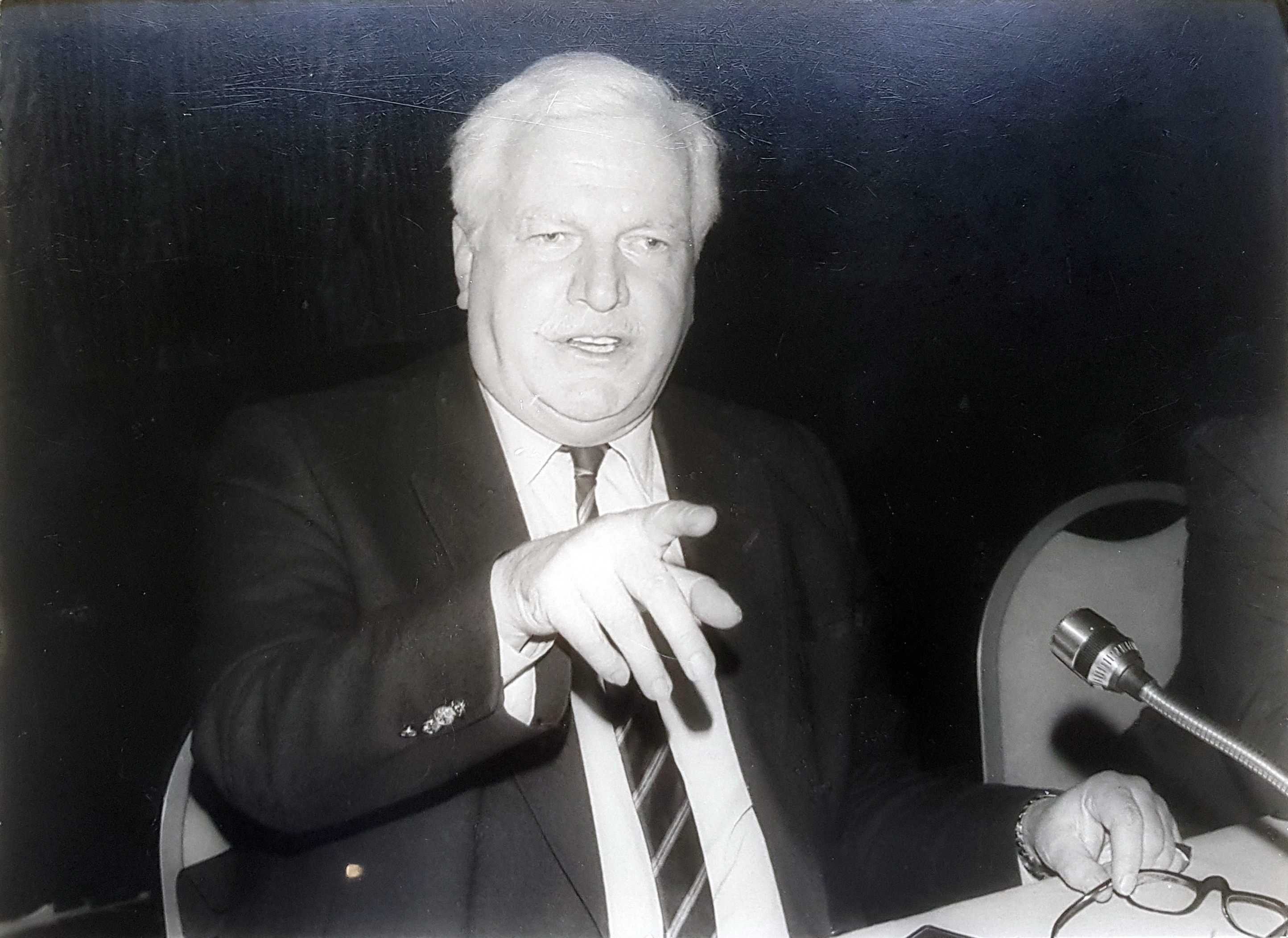 Steven J.H. van Hengel. 1982