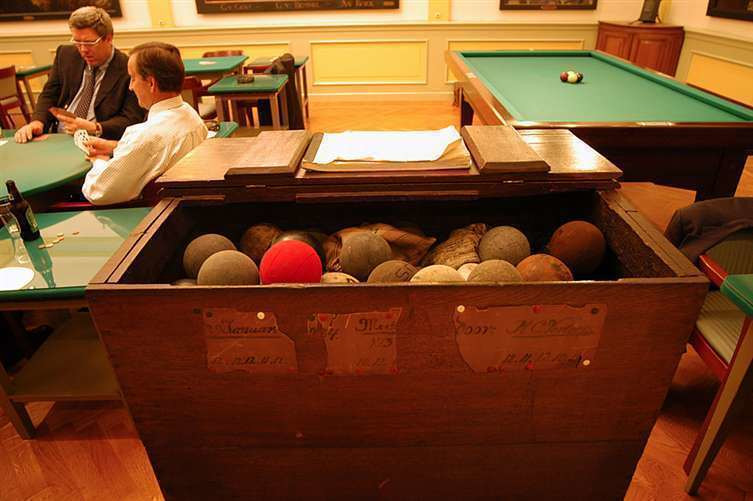 Geopende ballenstoof, St. Eloyen Gasthuis. Ca. 1880