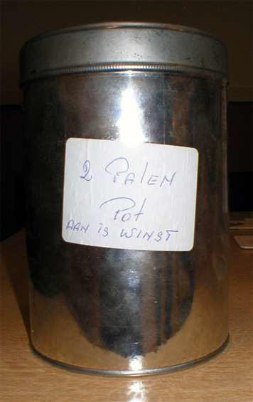 Twee palen-pot, Aan is Winst, Venhuizen. 2006-2008