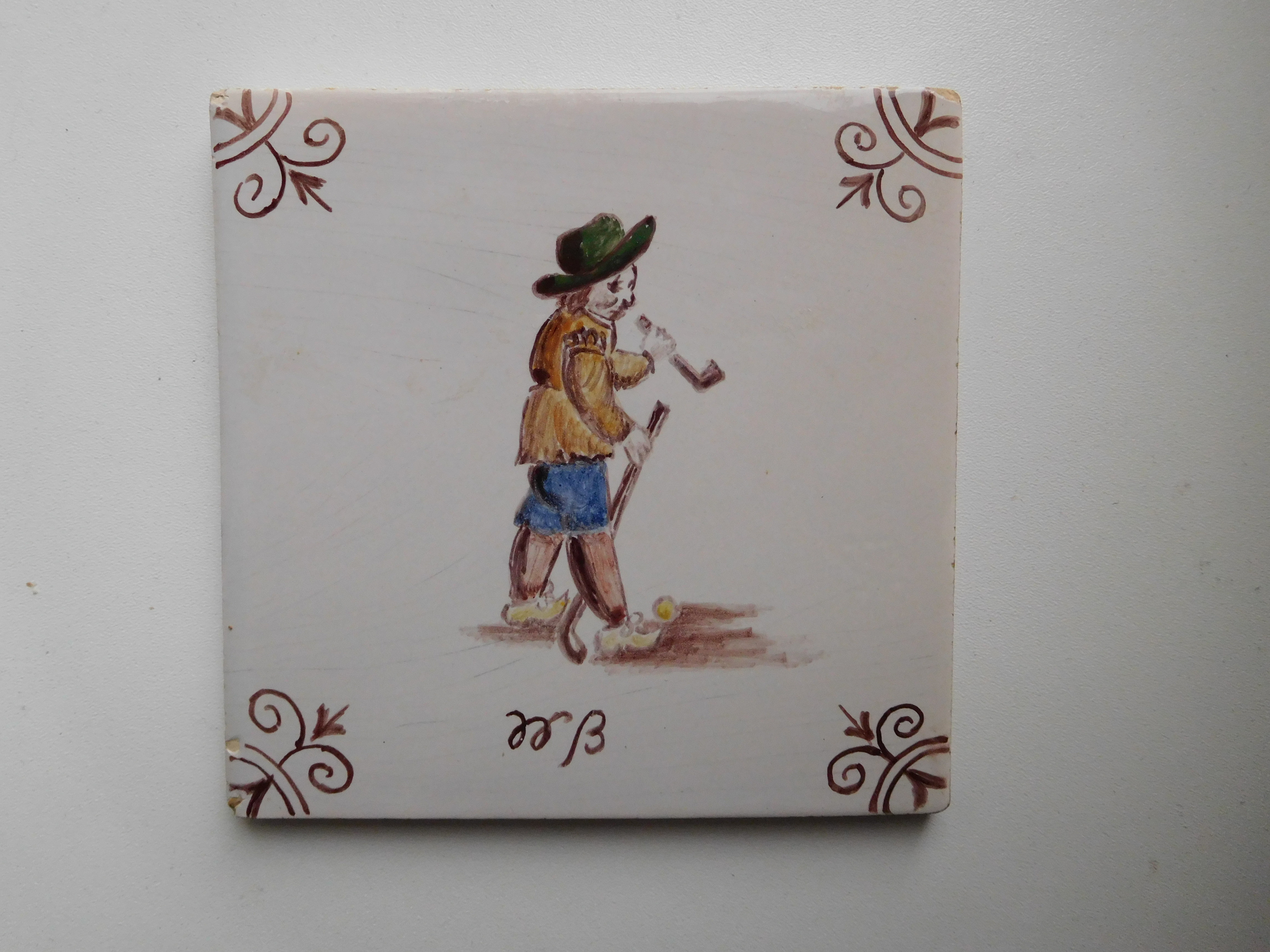 Tegel, polychroom, Westraven, Rokende colfspeler. Ca. 1995